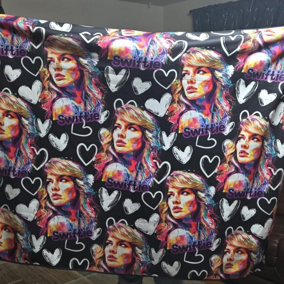 NWT Swiftie Pop Art Fleece Blanket – Limited Edition Throw or Oversized - Picture 1 of 2